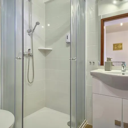 Center & شقة بولا