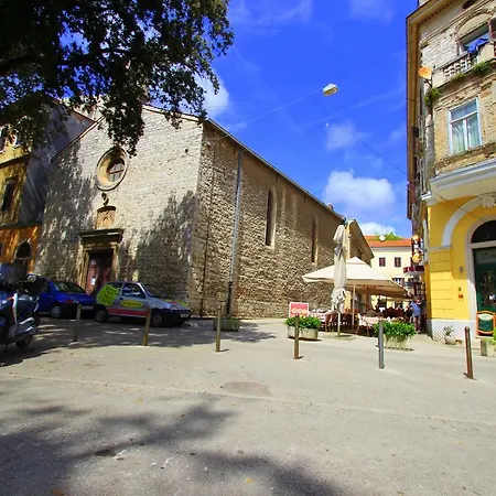 Διαμέρισμα Center & *